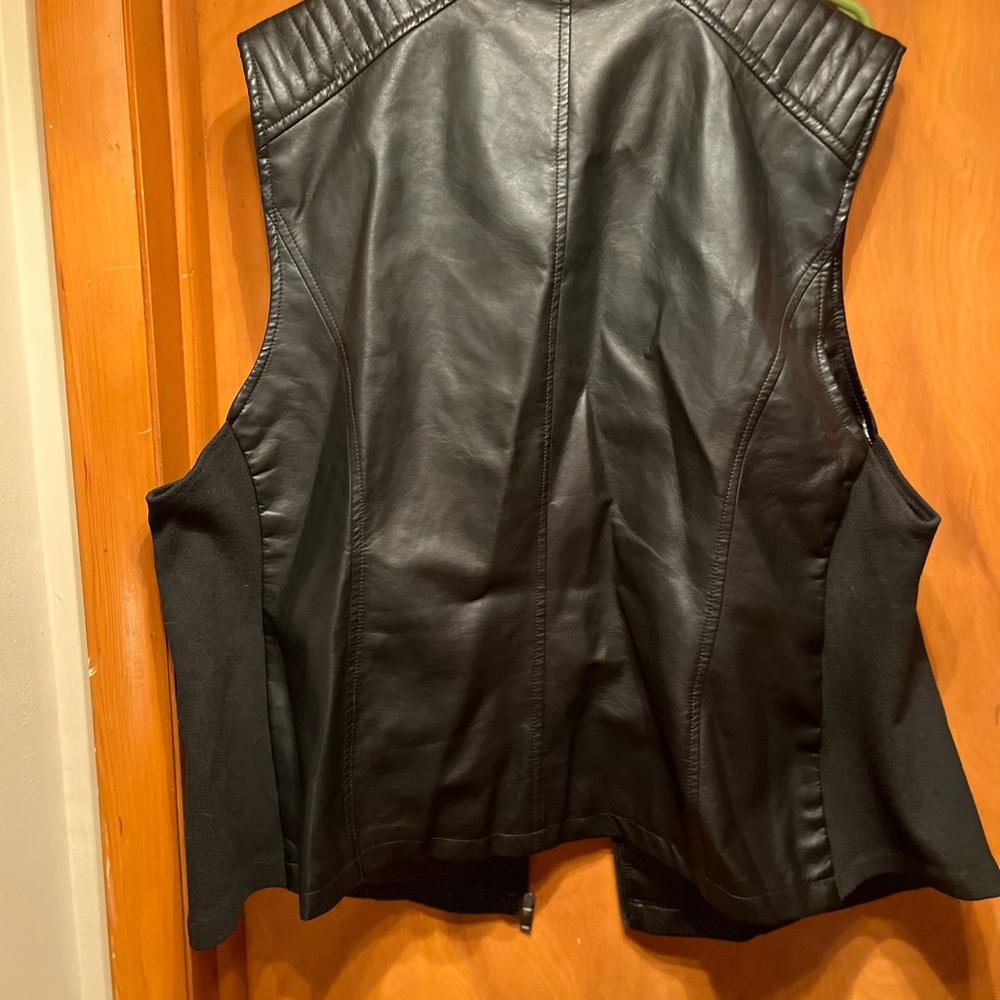 Avenue faux leather black vest. Size 26/28 Plus - Picture 7 of 7